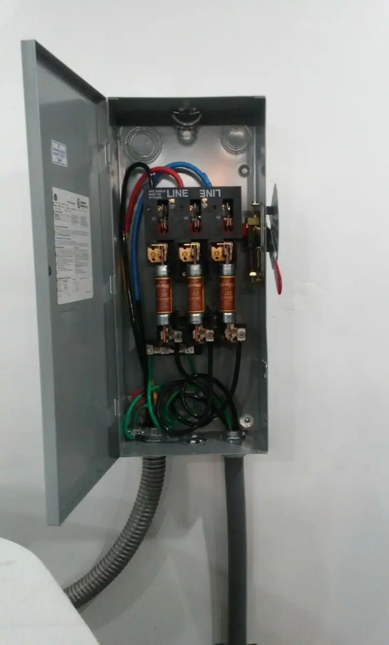 Three-phase disconnect switch installed for Electrical Wiring & Rewiring in Lolo